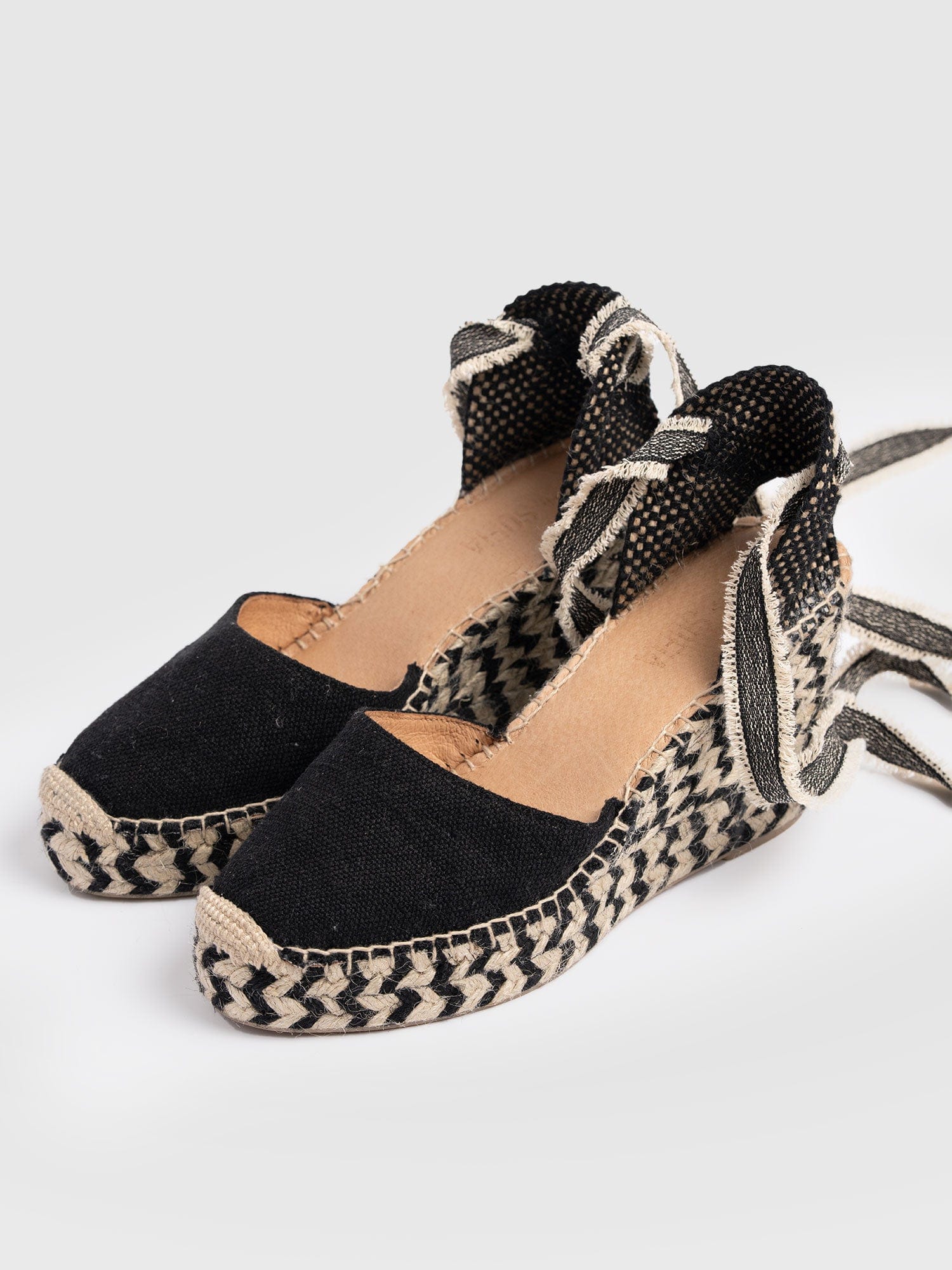 Rowe Espadrille Tie Wedges - Black - Women's Sandalss | Saint + Sofia® EU